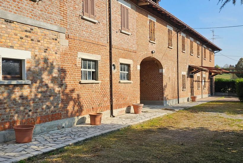 Full-brick exposed farmhouse with land